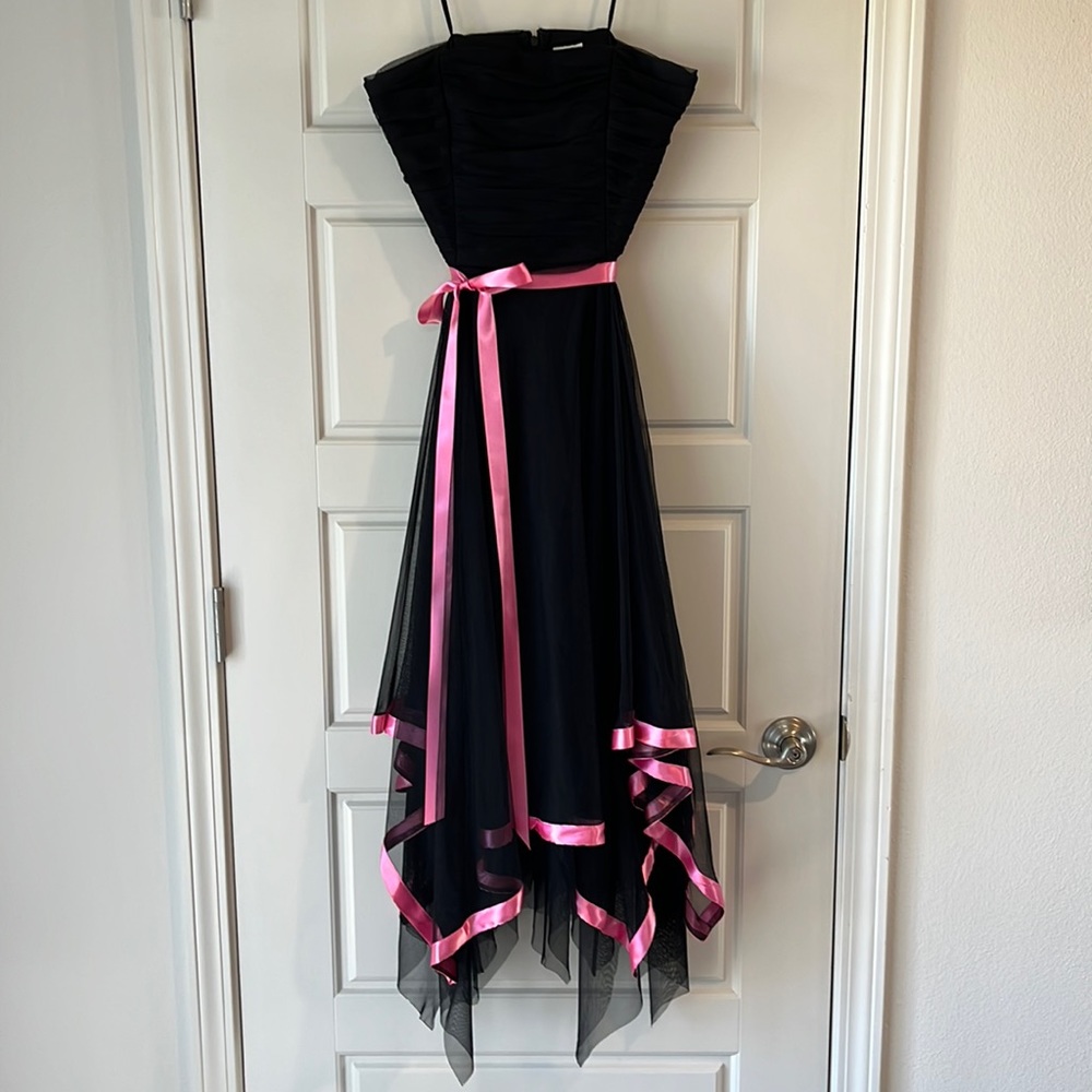 Retro Cache - handkerchief strapless tulle midi gown Sz 8 black and pink